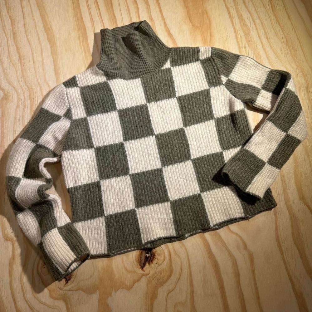 W cashmere sweater size XS
